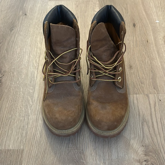 Women’s Timberland Boots 8M - Picture 2 of 4